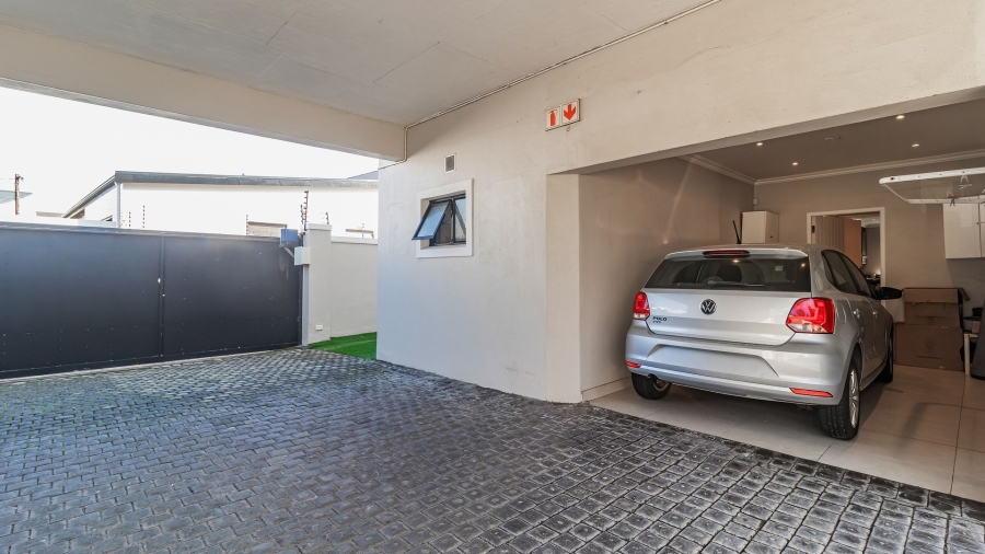 To Let 3 Bedroom Property for Rent in Claremont Upper Western Cape